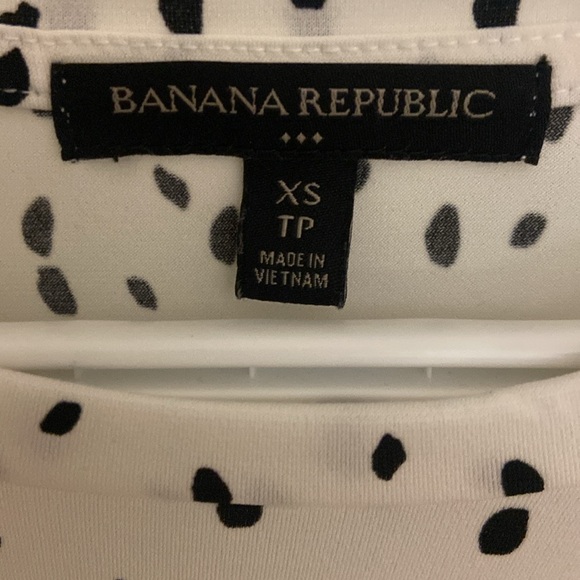 Banana Republic - white & black polka dot top - Picture 3 of 5